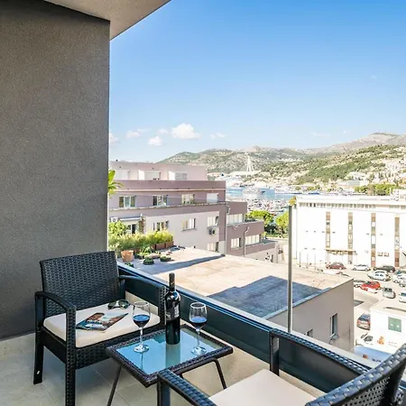 Gorgeous Sea View With Free Parking Apartment