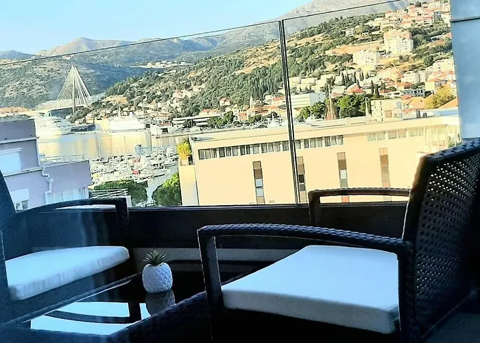 Gorgeous Sea View With Free Parking Apartament