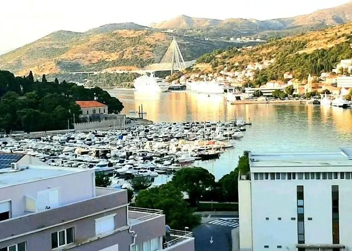Gorgeous Sea View With Free Parking Apartament