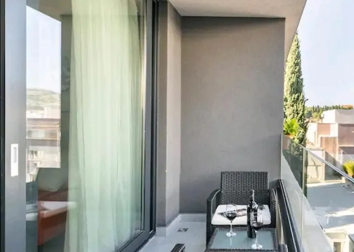 Gorgeous Sea View With Free Parking Apartament