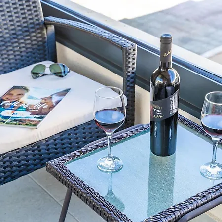 Gorgeous Sea View With Free Parking Appartamento *